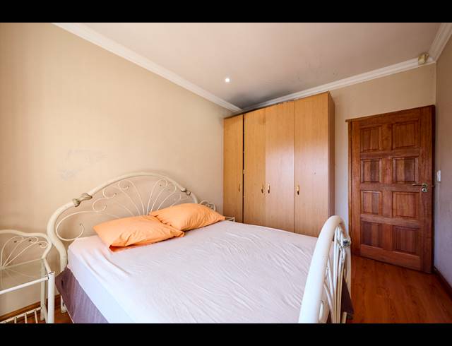 5 BEDROOM CLUSTER FOR SALE IN BARBEQUE DOWNS